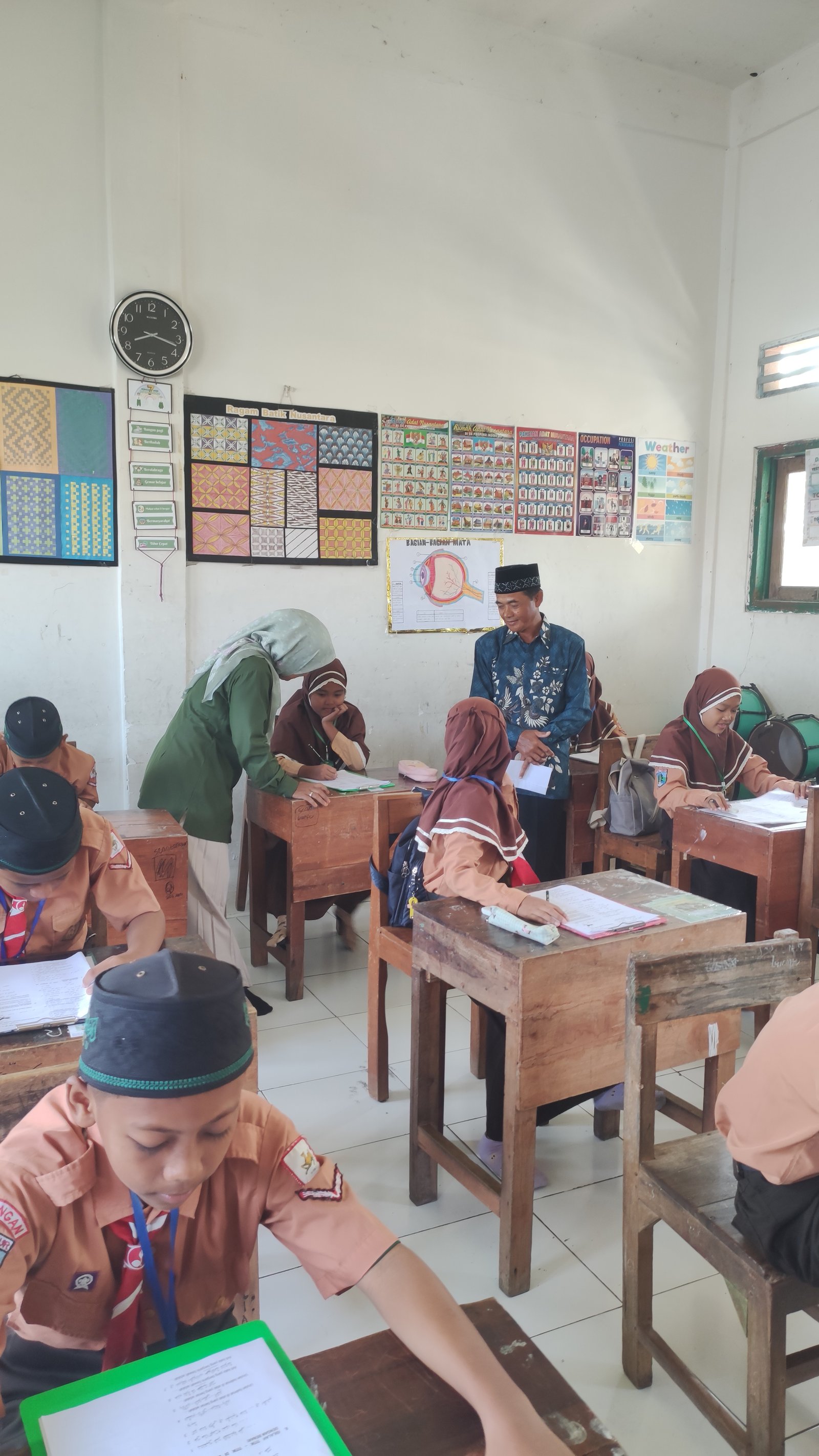 Pelaksanaan Sumatif Akhir Semester Ganjil TP 2025/2026 di MI Thoriqotus Salam Somosari Berjalan Tertib dan Lancar