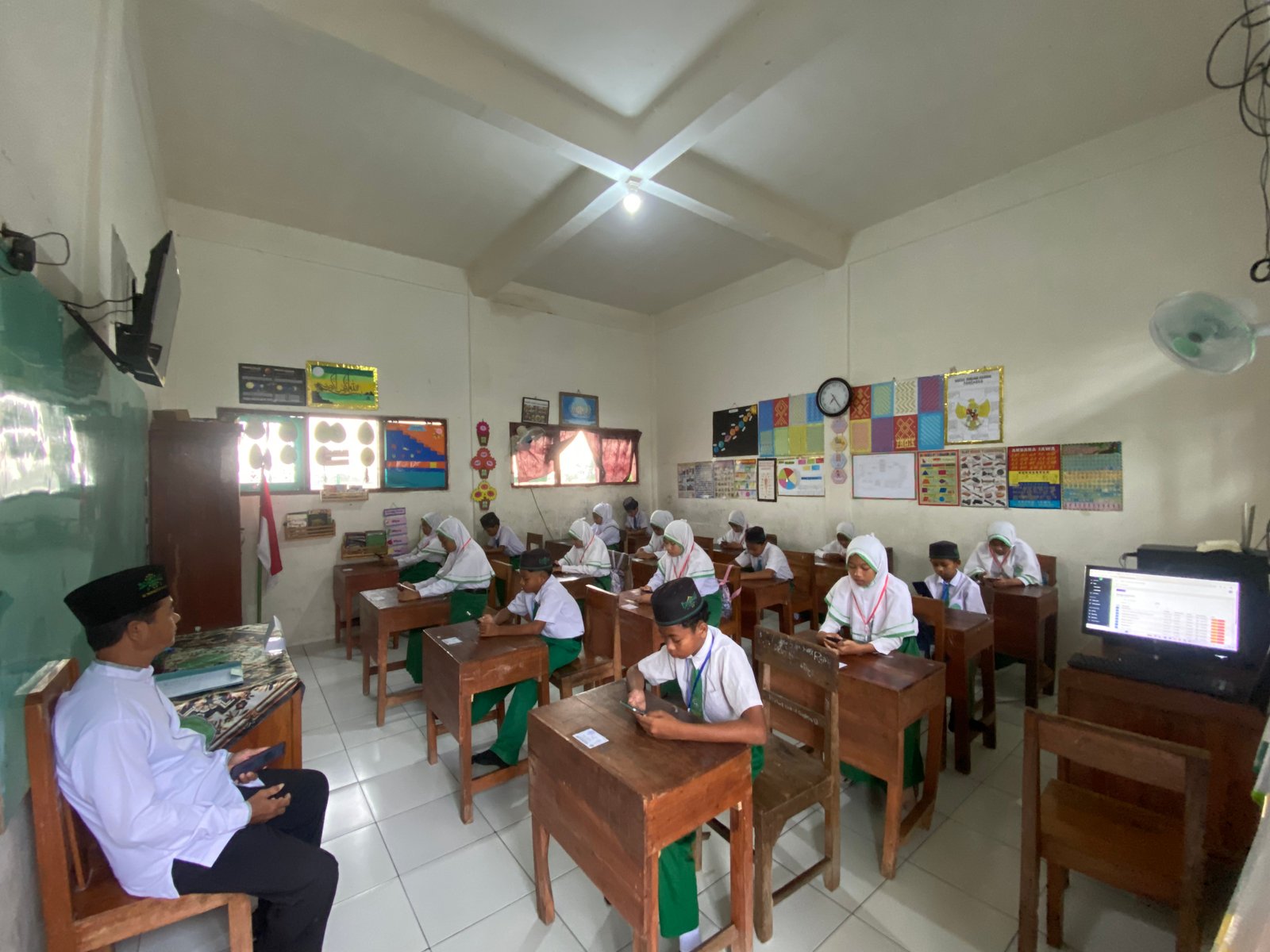 Digital, Tertib, dan Penuh Semangat! MI Thoriqotus Salam Sukses Gelar Ujian Madrasah Berbasis Komputer (UMBK) 2026