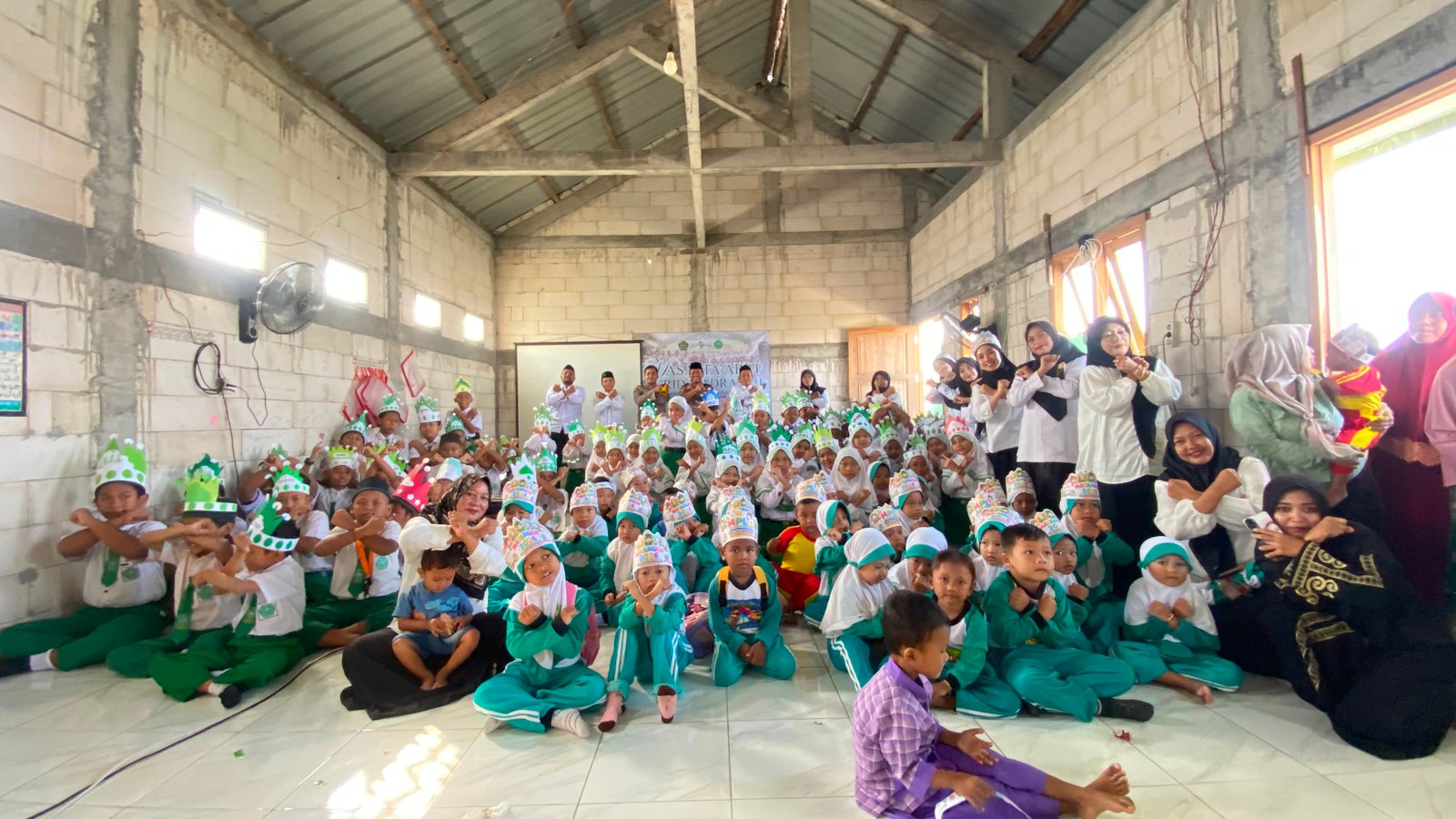 Tanamkan Sekolah Aman dan Ramah Anak, Polsek Kalitengah Berikan Materi Stop Bullying pada Hari Kedua Masa Ta'aruf Murid Madrasah MI Thoriqotus Salam