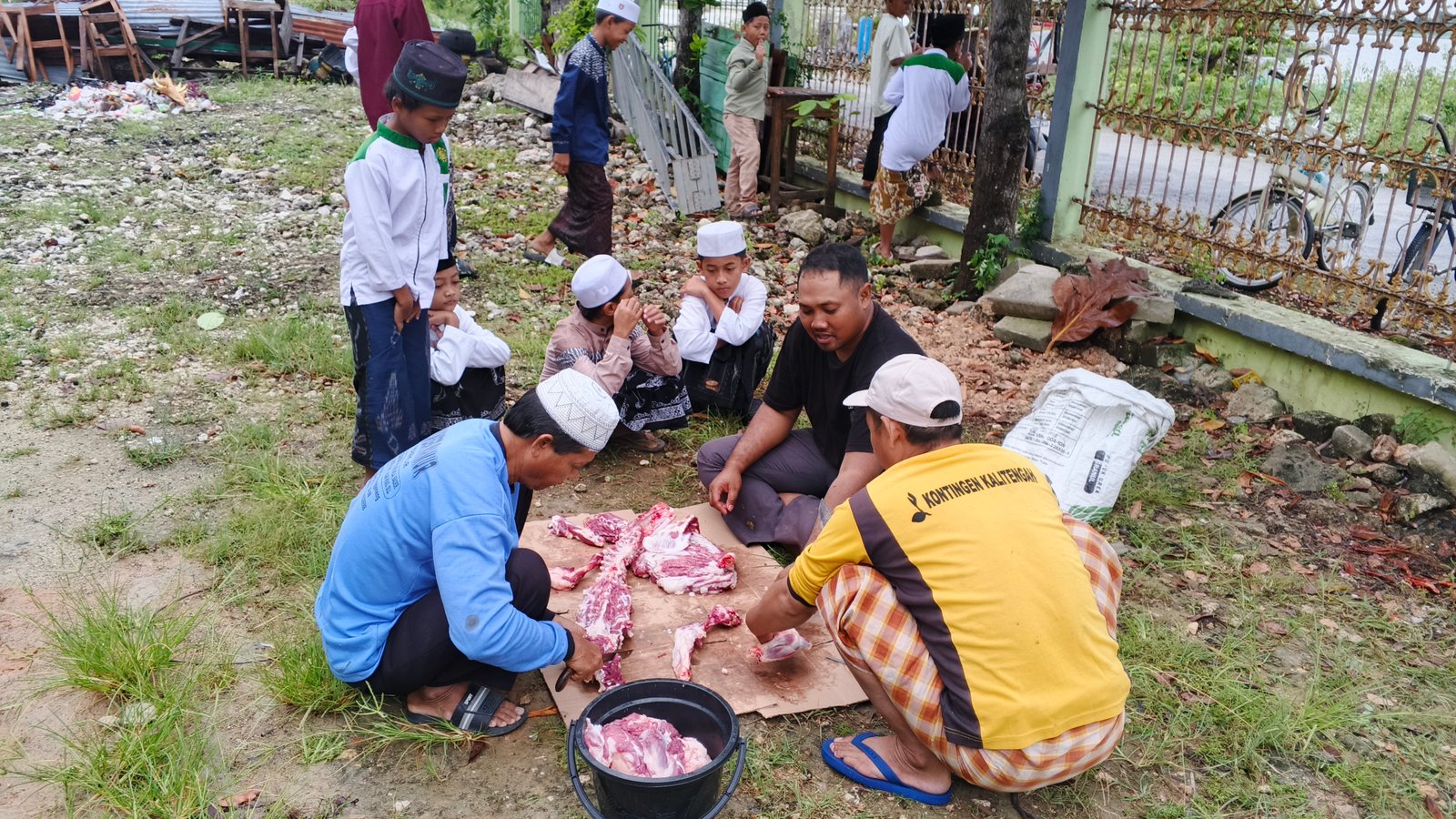 Menebar Berkah Idul Adha, MI Thoriqotus Salam Laksanakan Qurban Bersama