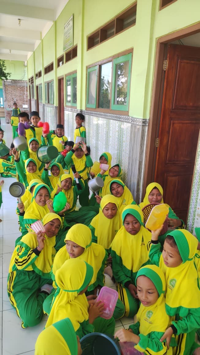 MI Thoriqotus Salam Gelar Pembagian Hadiah Gebyar Lomba Kemerdekaan HUT RI ke-80